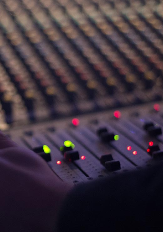 studio mixer Unsplash